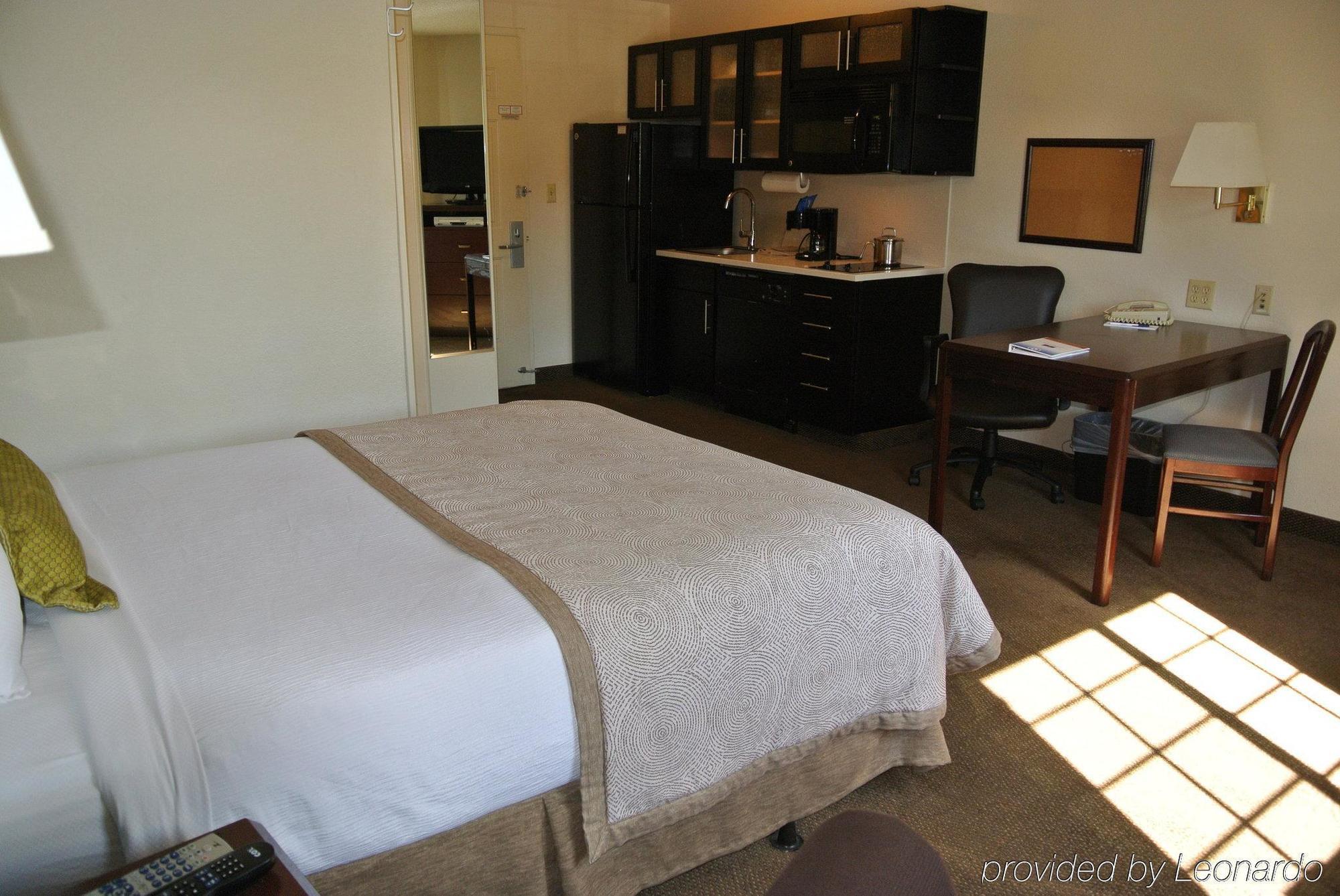 Candlewood Washington-fairfax By Ihg Hotel 2*