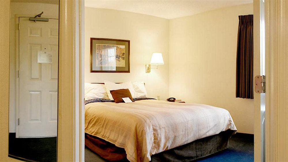 Candlewood Washington-fairfax By Ihg Hotel Fairfax