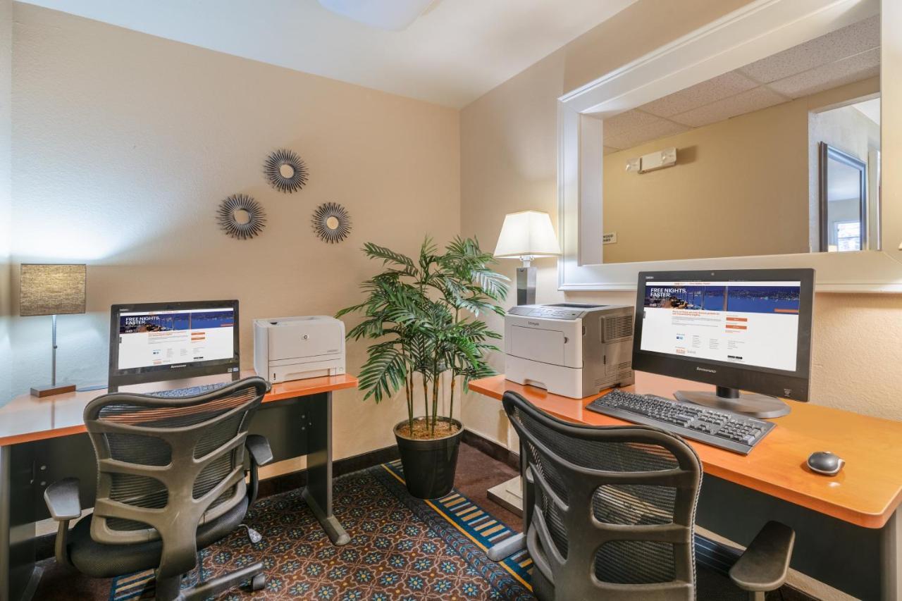Candlewood Washington-fairfax By Ihg Hotel 2*